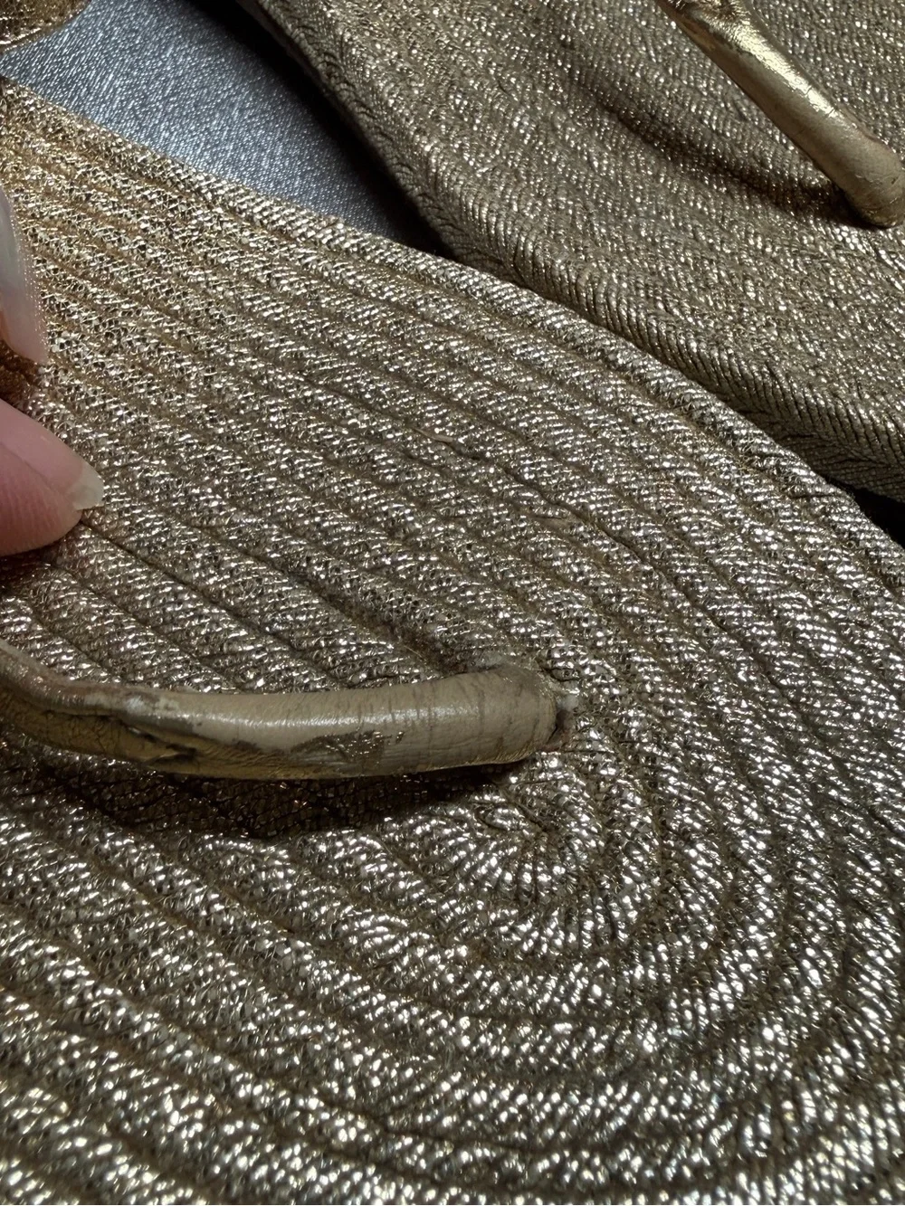 Vintage GUCCI Gold Metallic Leather & Jute Flat Thong Espadrille Sandals 38 US 8